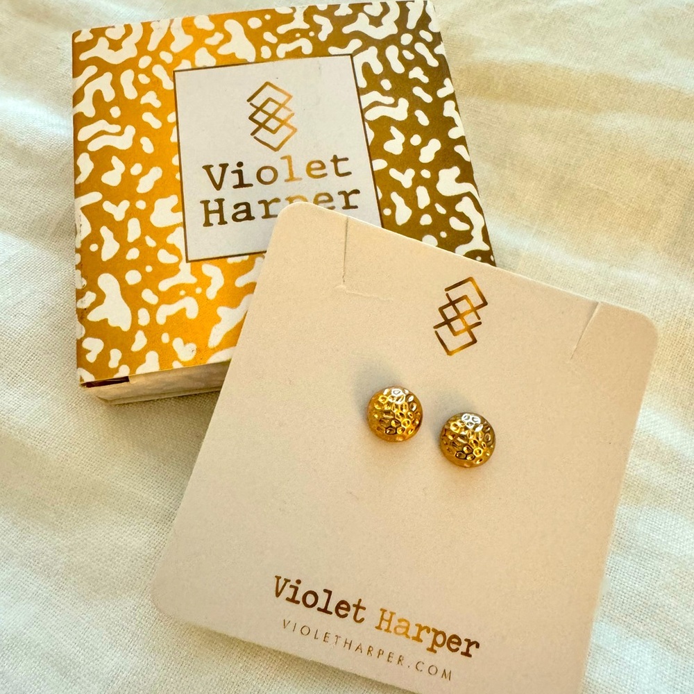 NWOT Violet Harper Gold Colored Earrings